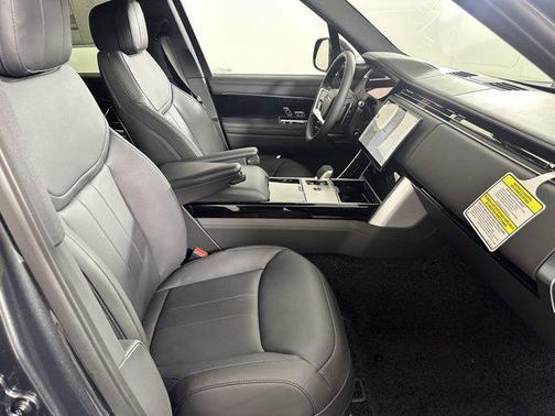 2025 Land Rover Range Rover P530 SE