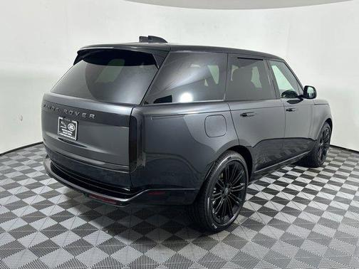 2025 Land Rover Range Rover P530 SE