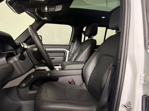 2025 Land Rover Defender 110 P300
