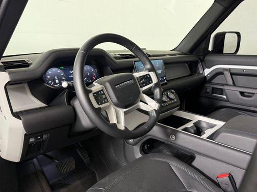2025 Land Rover Defender 110 P300