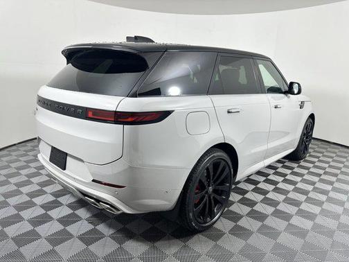 2025 Land Rover Range Rover Sport SE