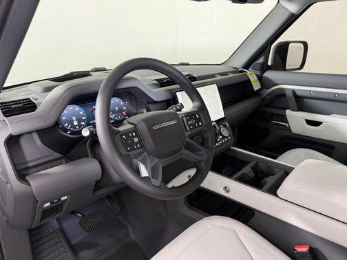 2026 Land Rover Defender P400 X-Dynamic SE