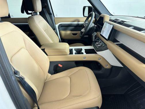 2025 Land Rover Defender 110 P400 X-Dynamic SE