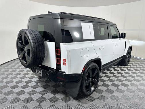 2025 Land Rover Defender 110 P400 X-Dynamic SE