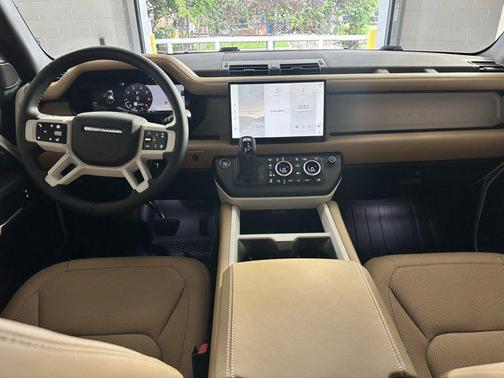 2025 Land Rover Defender 110 P400 X-Dynamic SE