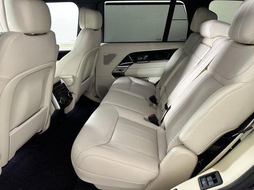 2025 Land Rover Range Rover P400 SE 7 Seat