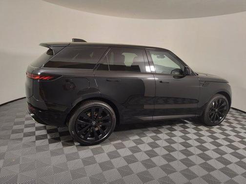 2025 Land Rover Range Rover Sport SE