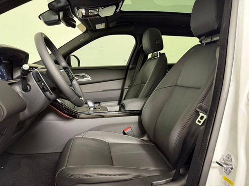 2026 Land Rover Range Rover Velar P250 SE R-Dynamic