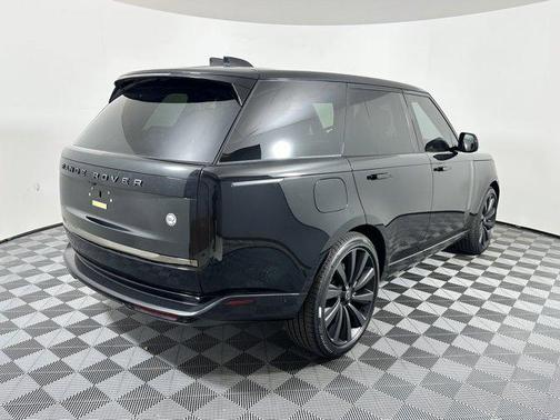 2025 Land Rover Range Rover P615 SV