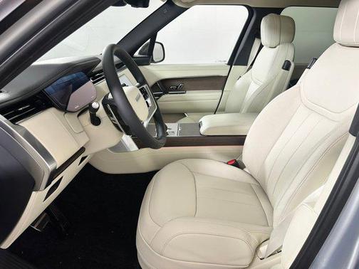 2025 Land Rover Range Rover P400 SE