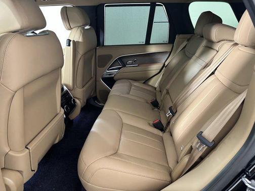 2025 Land Rover Range Rover P400 SE