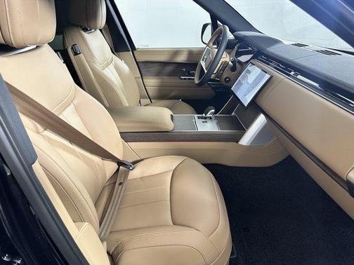 2025 Land Rover Range Rover P400 SE