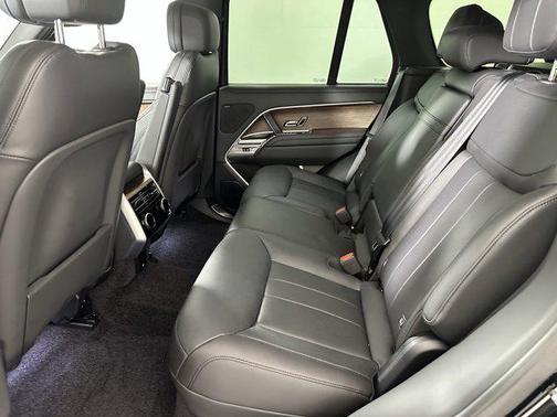 2025 Land Rover Range Rover P400 SE