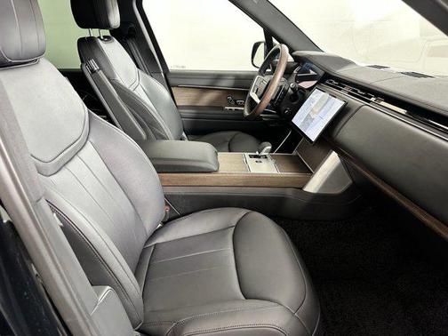 2025 Land Rover Range Rover P400 SE