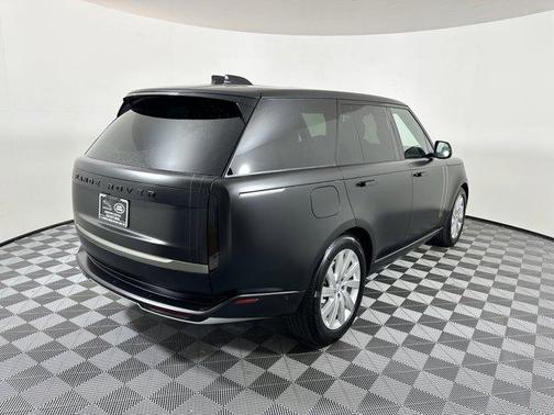 2025 Land Rover Range Rover P400 SE