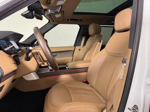 White 2025 Land Rover Range Rover P400 SE