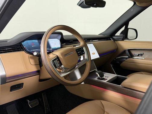 White 2025 Land Rover Range Rover P400 SE