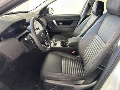 Fuji White 2025 Land Rover Discovery Sport S