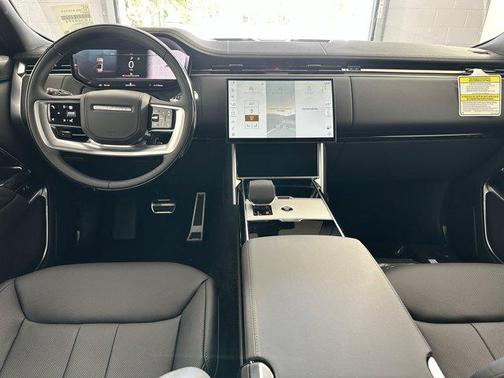 2025 Land Rover Range Rover P400 SE