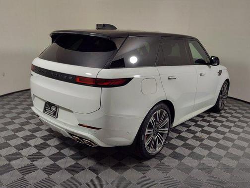 2025 Land Rover Range Rover Sport SE