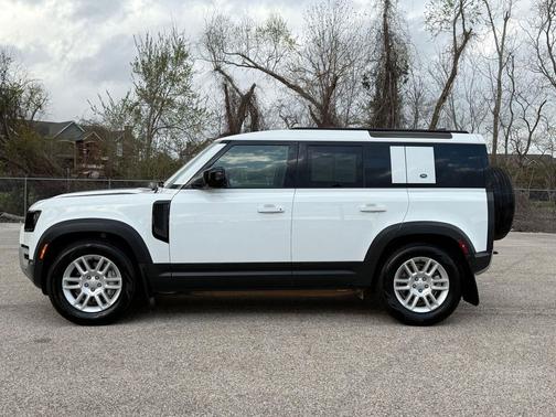 Fuji White 2024 Land Rover Defender 110 P400 S