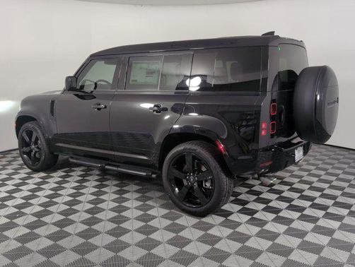 2025 Land Rover Defender 110 P500 X-Dynamic SE