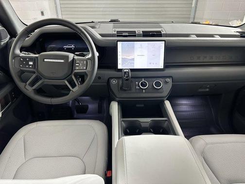 2025 Land Rover Defender 110 P400 X-Dynamic SE