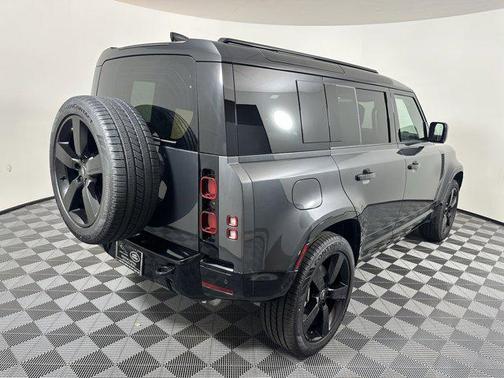 2025 Land Rover Defender 110 P400 X-Dynamic SE