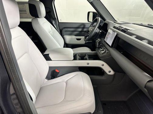2025 Land Rover Defender 110 P400 X-Dynamic SE