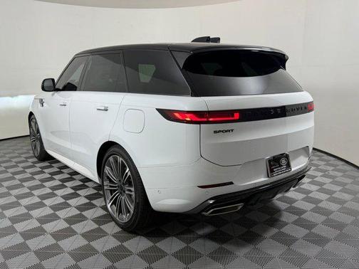 Fuji White 2026 Land Rover Range Rover Sport SE