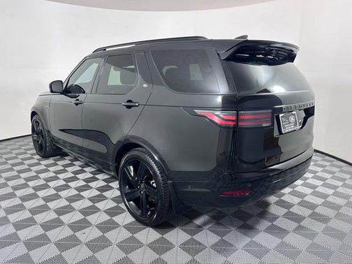 2024 Land Rover Discovery P300 Dynamic SE