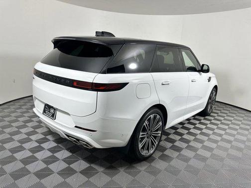2025 Land Rover Range Rover Sport SE