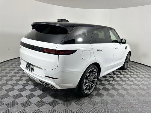 2025 Land Rover Range Rover Sport SE