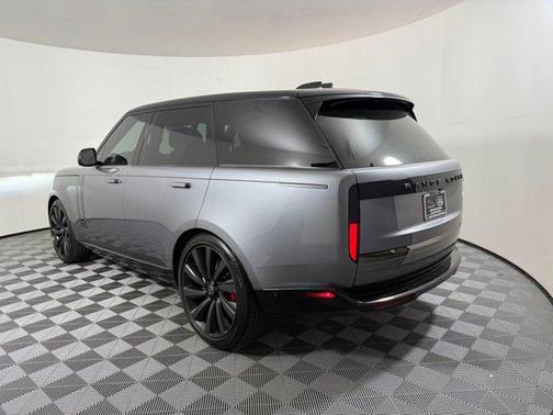 2024 Land Rover Range Rover P615 SV