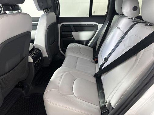2025 Land Rover Defender 110 P400 X-Dynamic SE