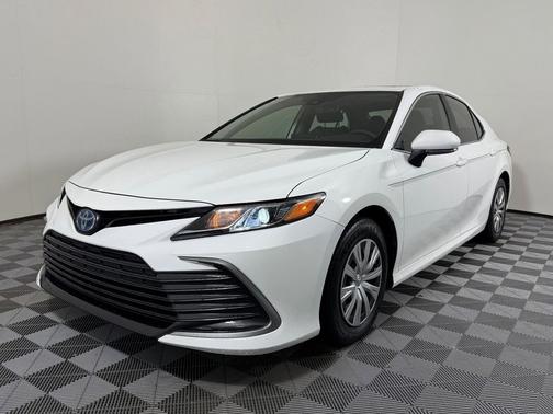 Ice Cap 2024 Toyota Camry Hybrid SE