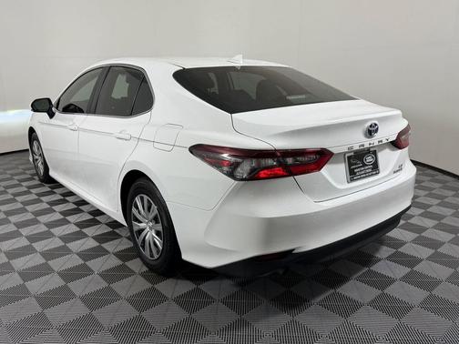 Ice Cap 2024 Toyota Camry Hybrid SE