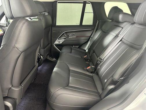 2025 Land Rover Range Rover P400 SE