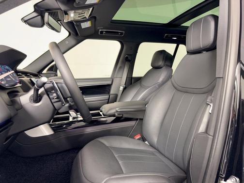 Black 2023 Land Rover Range Rover P530 SE