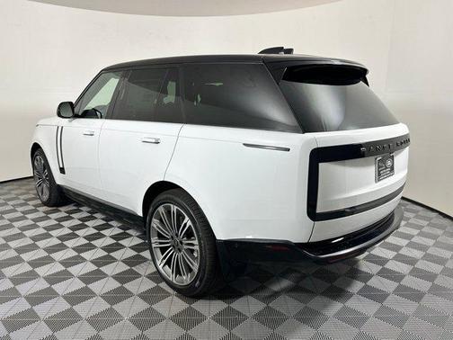 2025 Land Rover Range Rover P530 SE