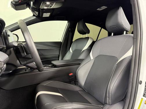 Ice Cap 2026 Toyota Camry SE