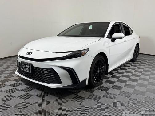 Ice Cap 2026 Toyota Camry SE