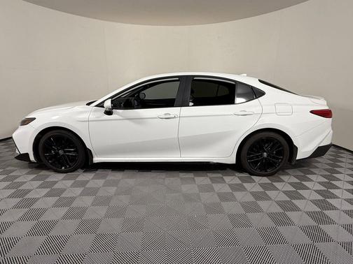Ice Cap 2026 Toyota Camry SE