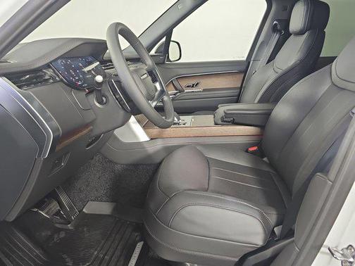 2025 Land Rover Range Rover P400 SE