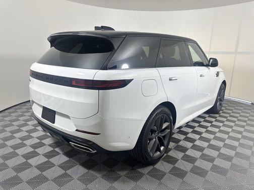 2025 Land Rover Range Rover Sport SE