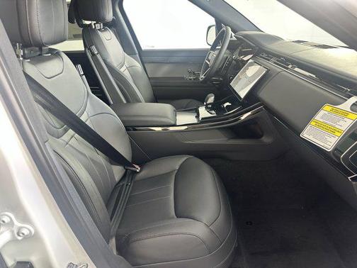 2025 Land Rover Range Rover Sport SE