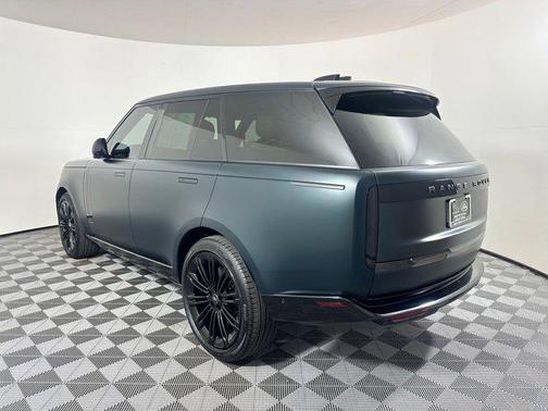 2025 Land Rover Range Rover P530 SE