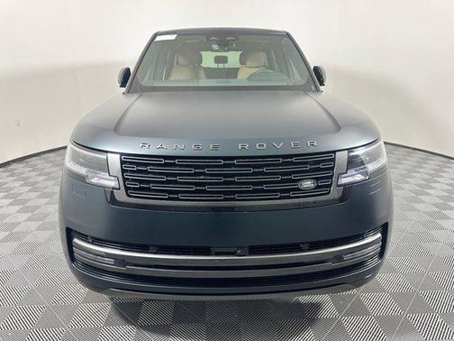 2025 Land Rover Range Rover P530 SE