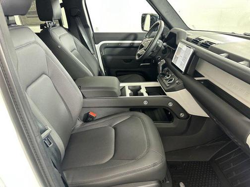 2025 Land Rover Defender 110 P400 S