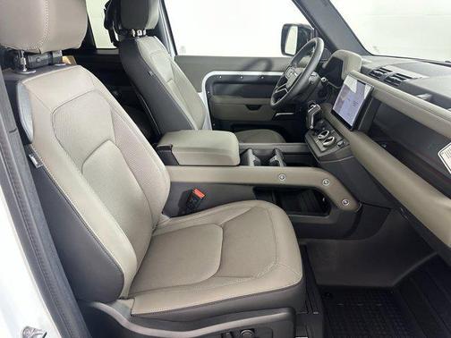 2025 Land Rover Defender 90 P400 X-Dynamic SE
